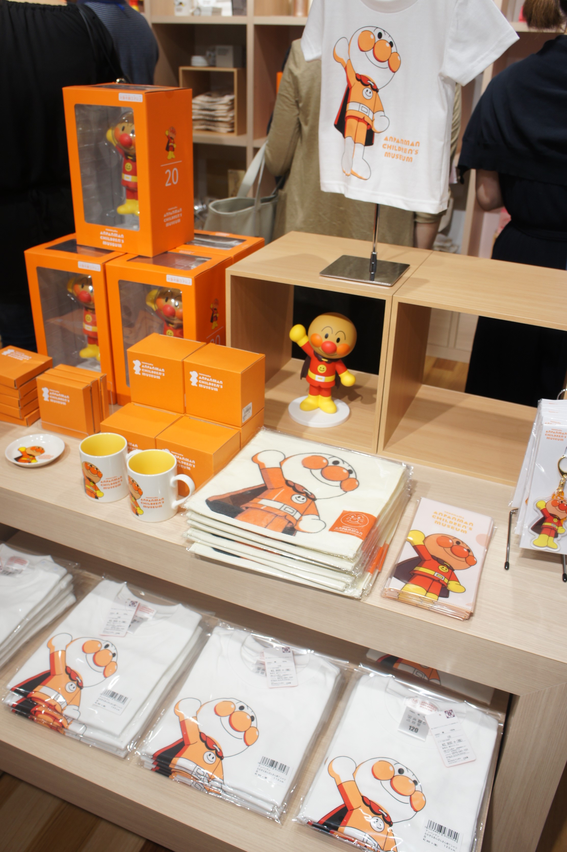 アンパンマンこどもミュージアムの限定商品を販売
